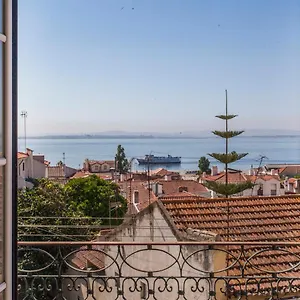 Amazing River View In Historical Lisbona